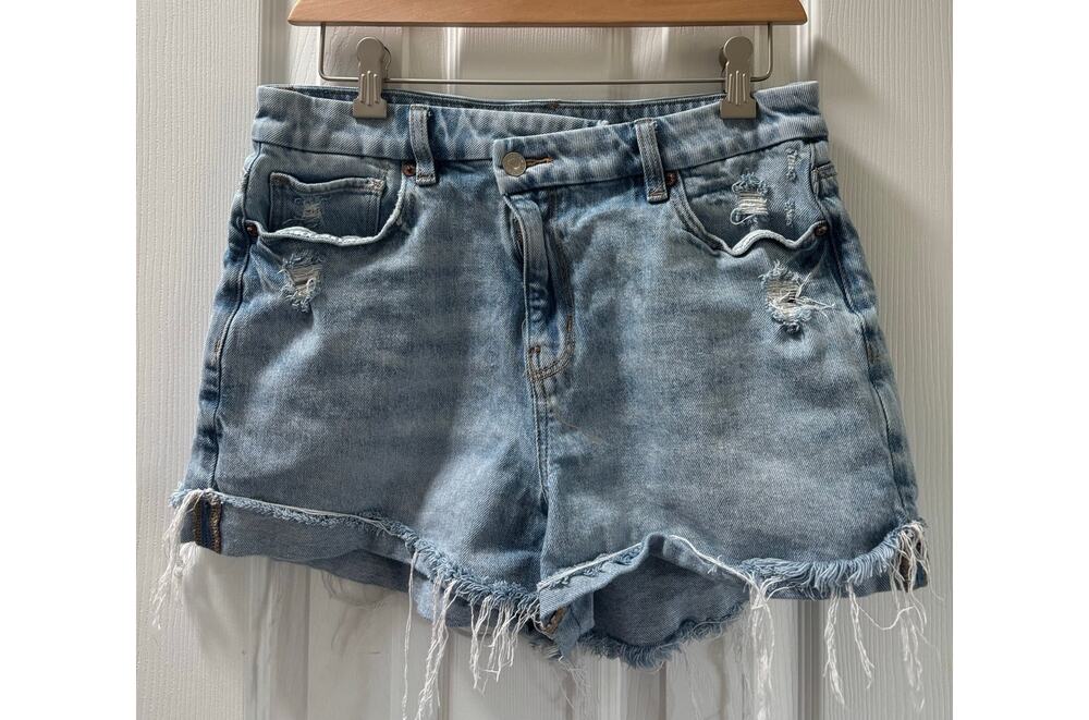 American Eagle Denim Jean Shorts Curvy Mom Size 10 Light Washed Distressed
